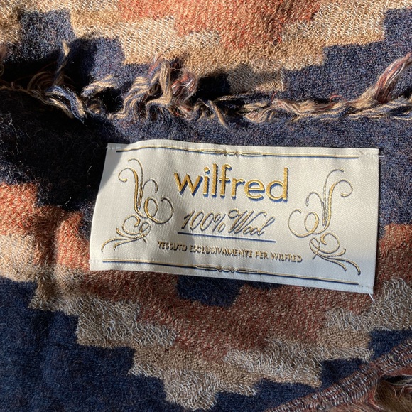 Aritzia Wilfred 100% wool diamond mosaic blanket scarf. - Picture 4 of 5